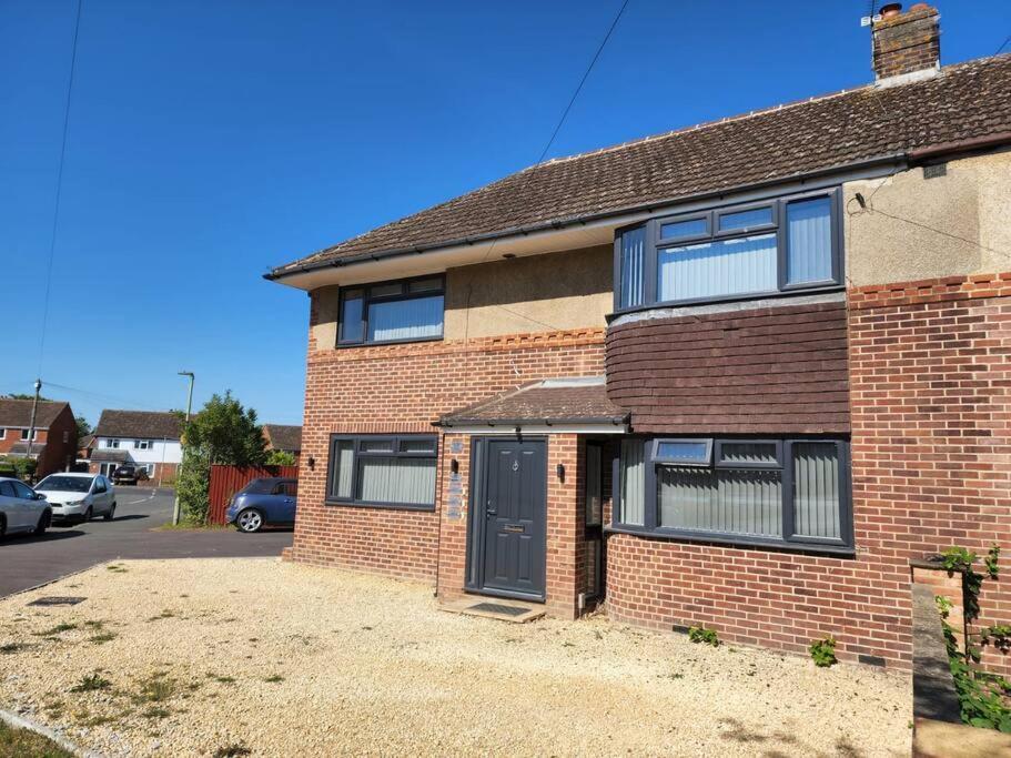 Hazel 1-Bedroom Cousy Flat, Parking, Wifi, Prime Location, Close To Blenheim Palace & Oxford Kidlington Esterno foto