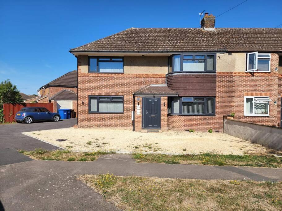 Hazel 1-Bedroom Cousy Flat, Parking, Wifi, Prime Location, Close To Blenheim Palace & Oxford Kidlington Esterno foto