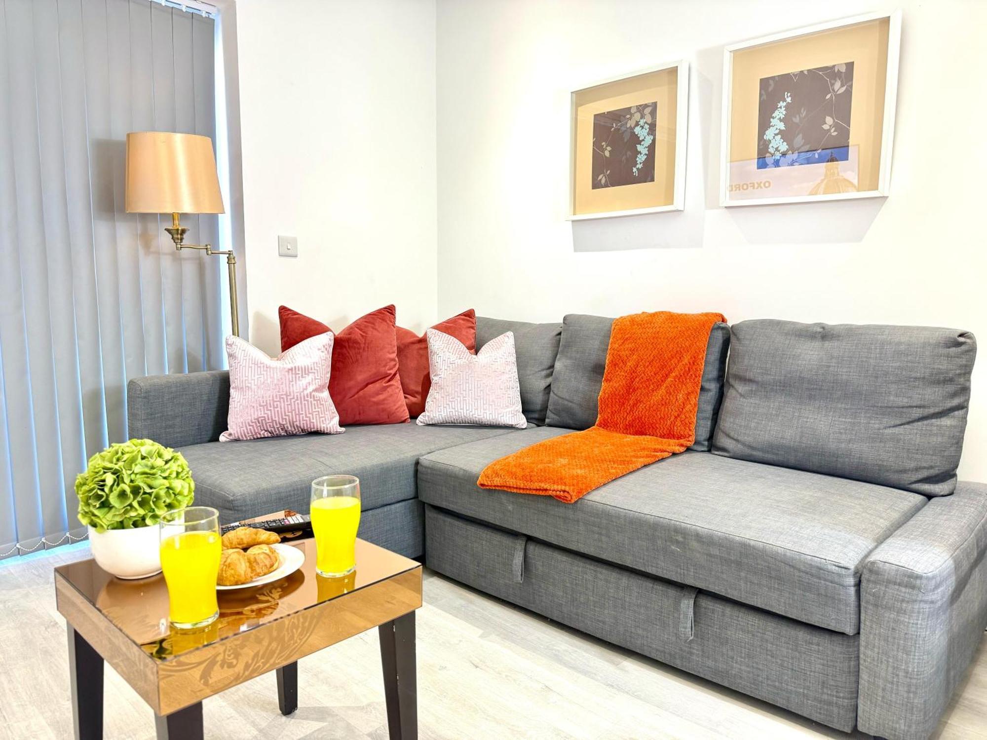 Hazel 1-Bedroom Cousy Flat, Parking, Wifi, Prime Location, Close To Blenheim Palace & Oxford Kidlington Esterno foto