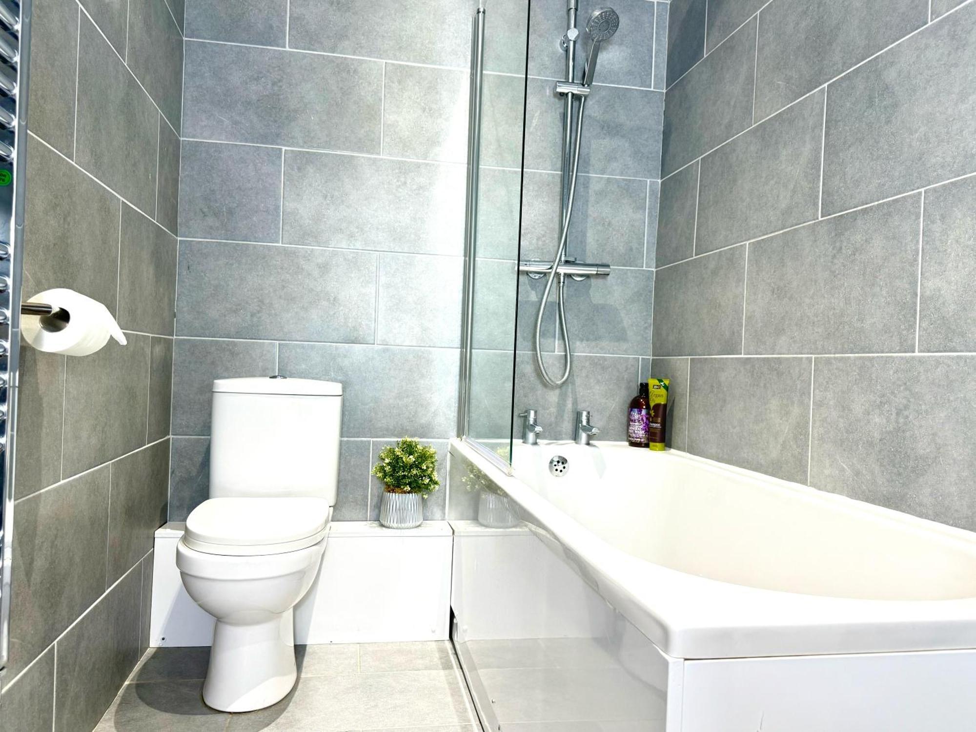 Hazel 1-Bedroom Cousy Flat, Parking, Wifi, Prime Location, Close To Blenheim Palace & Oxford Kidlington Esterno foto