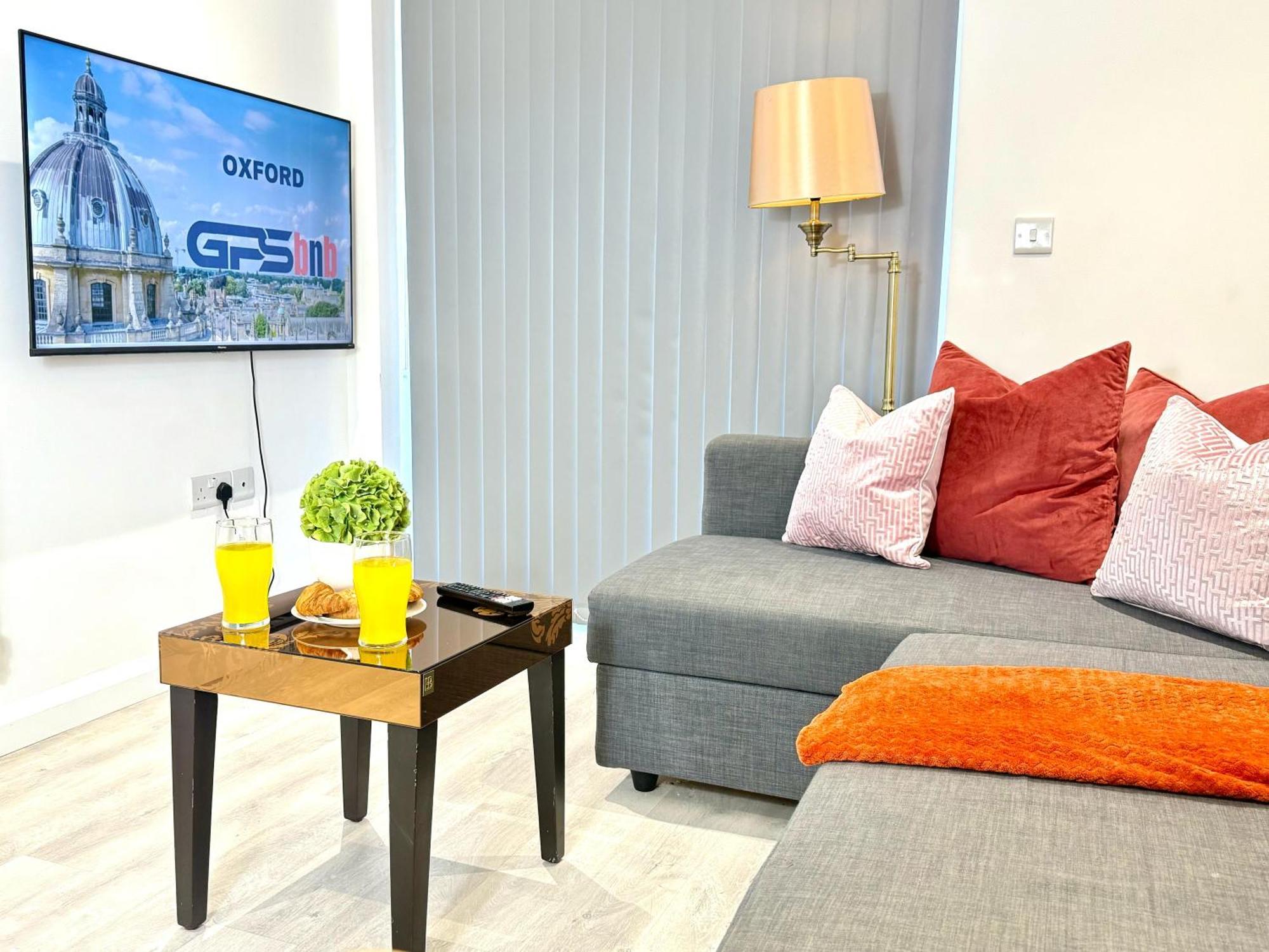 Hazel 1-Bedroom Cousy Flat, Parking, Wifi, Prime Location, Close To Blenheim Palace & Oxford Kidlington Esterno foto