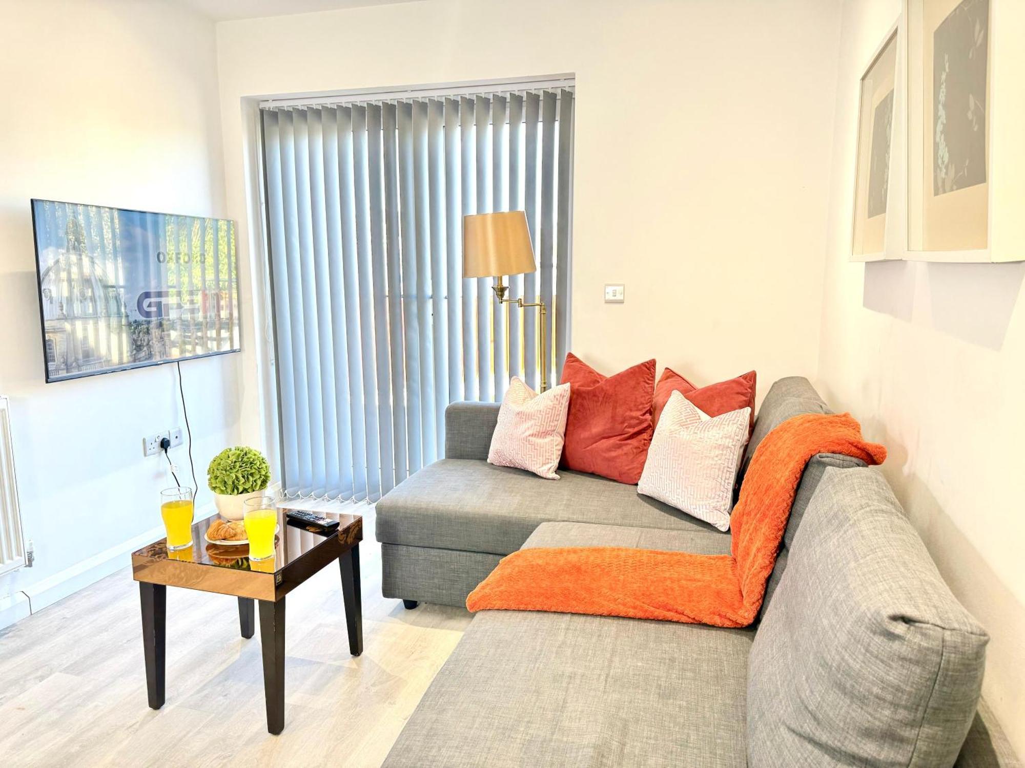 Hazel 1-Bedroom Cousy Flat, Parking, Wifi, Prime Location, Close To Blenheim Palace & Oxford Kidlington Esterno foto