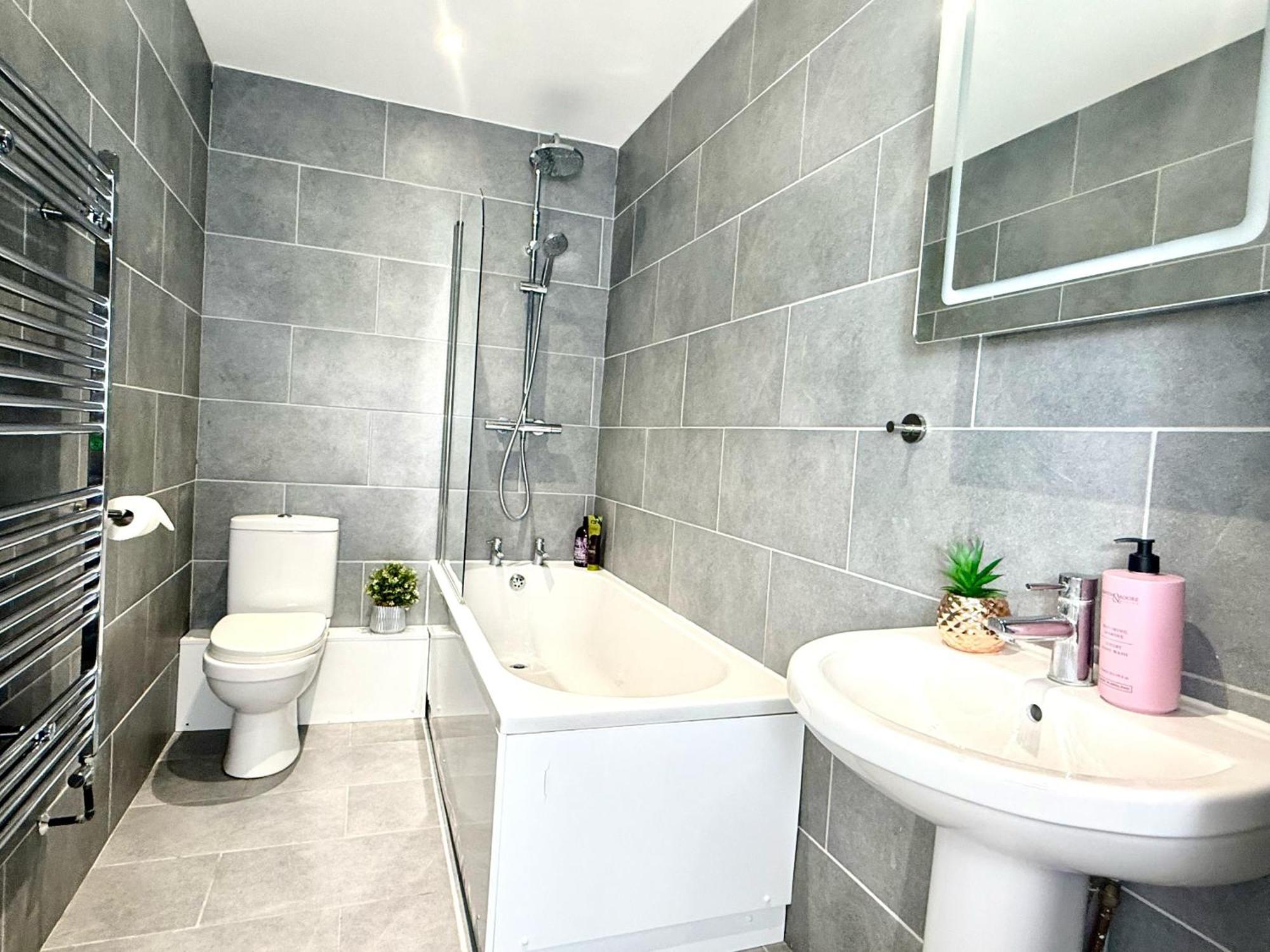 Hazel 1-Bedroom Cousy Flat, Parking, Wifi, Prime Location, Close To Blenheim Palace & Oxford Kidlington Esterno foto
