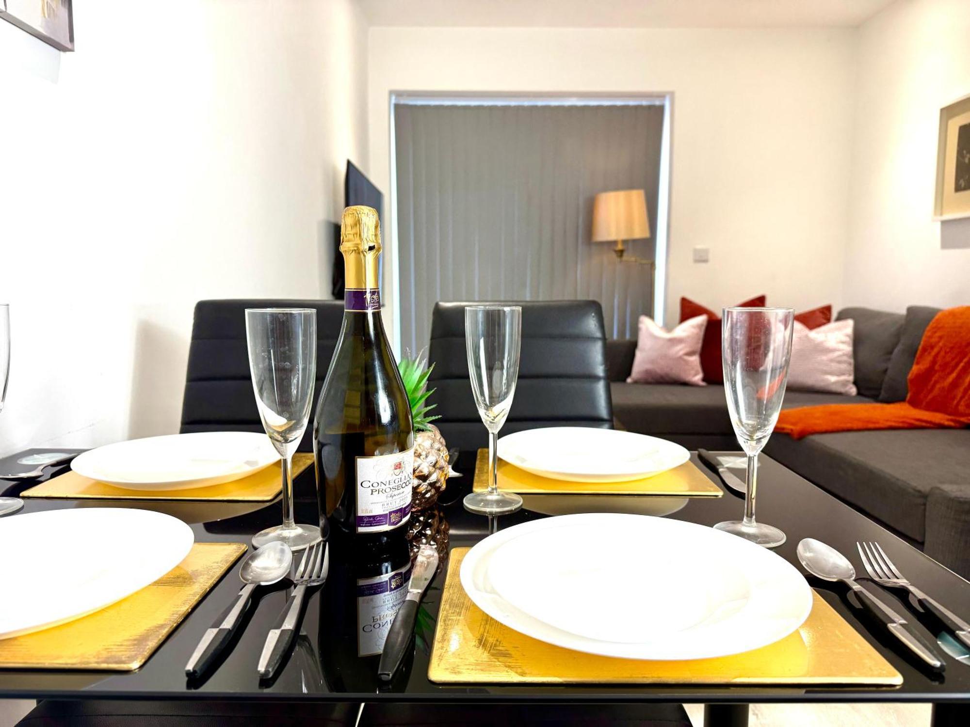 Hazel 1-Bedroom Cousy Flat, Parking, Wifi, Prime Location, Close To Blenheim Palace & Oxford Kidlington Esterno foto