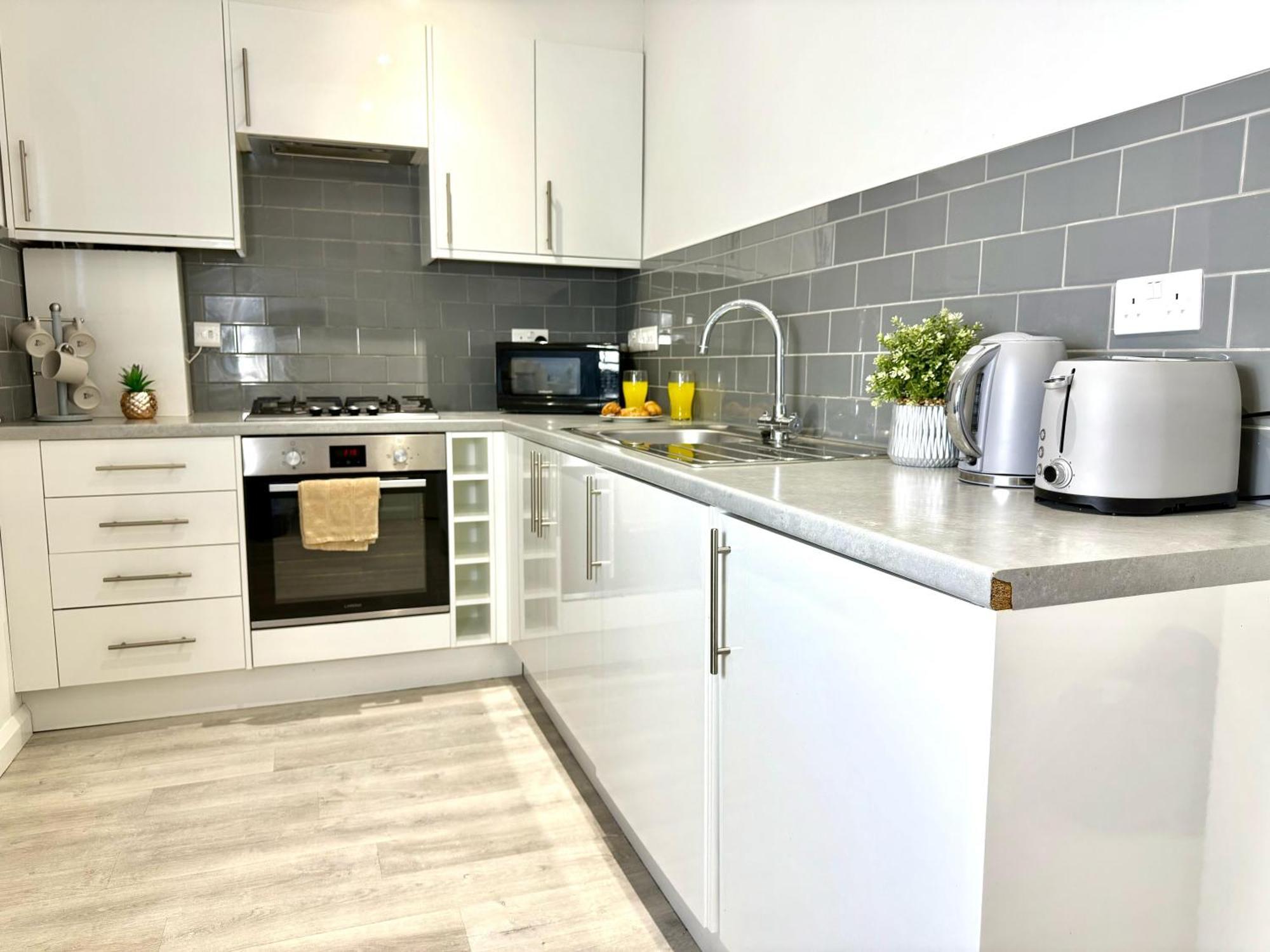 Hazel 1-Bedroom Cousy Flat, Parking, Wifi, Prime Location, Close To Blenheim Palace & Oxford Kidlington Esterno foto