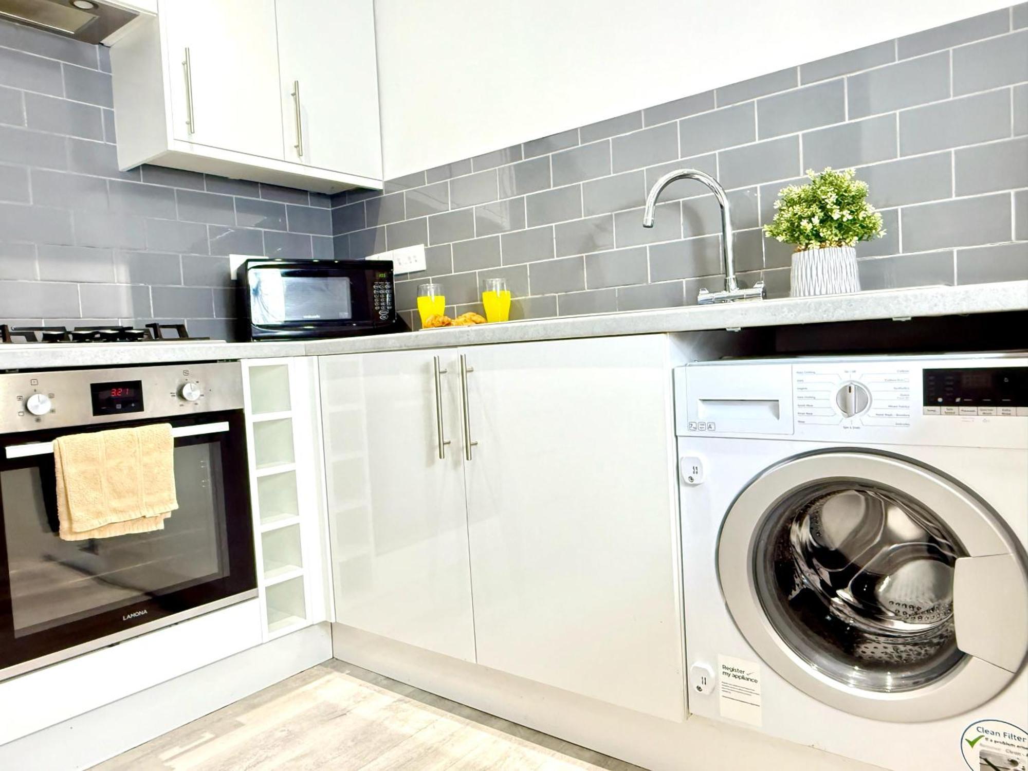 Hazel 1-Bedroom Cousy Flat, Parking, Wifi, Prime Location, Close To Blenheim Palace & Oxford Kidlington Esterno foto