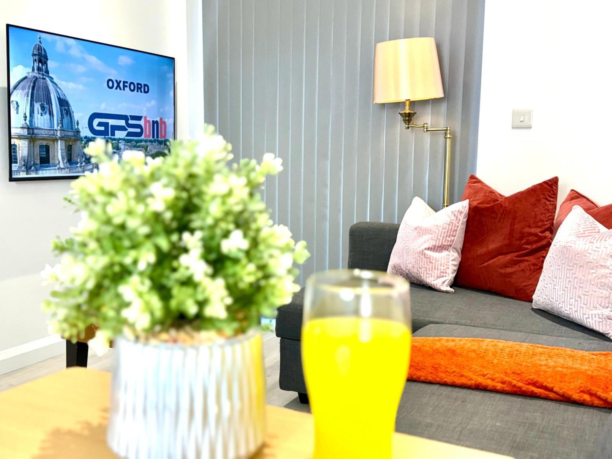 Hazel 1-Bedroom Cousy Flat, Parking, Wifi, Prime Location, Close To Blenheim Palace & Oxford Kidlington Esterno foto